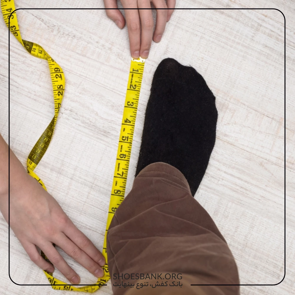 پاهای خود را اندازه بگیرید.
